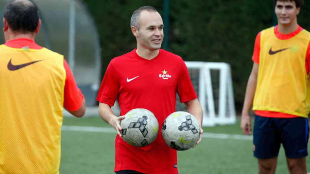 Andrés Iniesta, durante el evento #Iniestaporundía, organizado por el FC Barcelona y Estrella Damm / CG