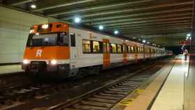 Un convoy de cercanías de Barcelona averiado a las puertas de un túnel en hora punta