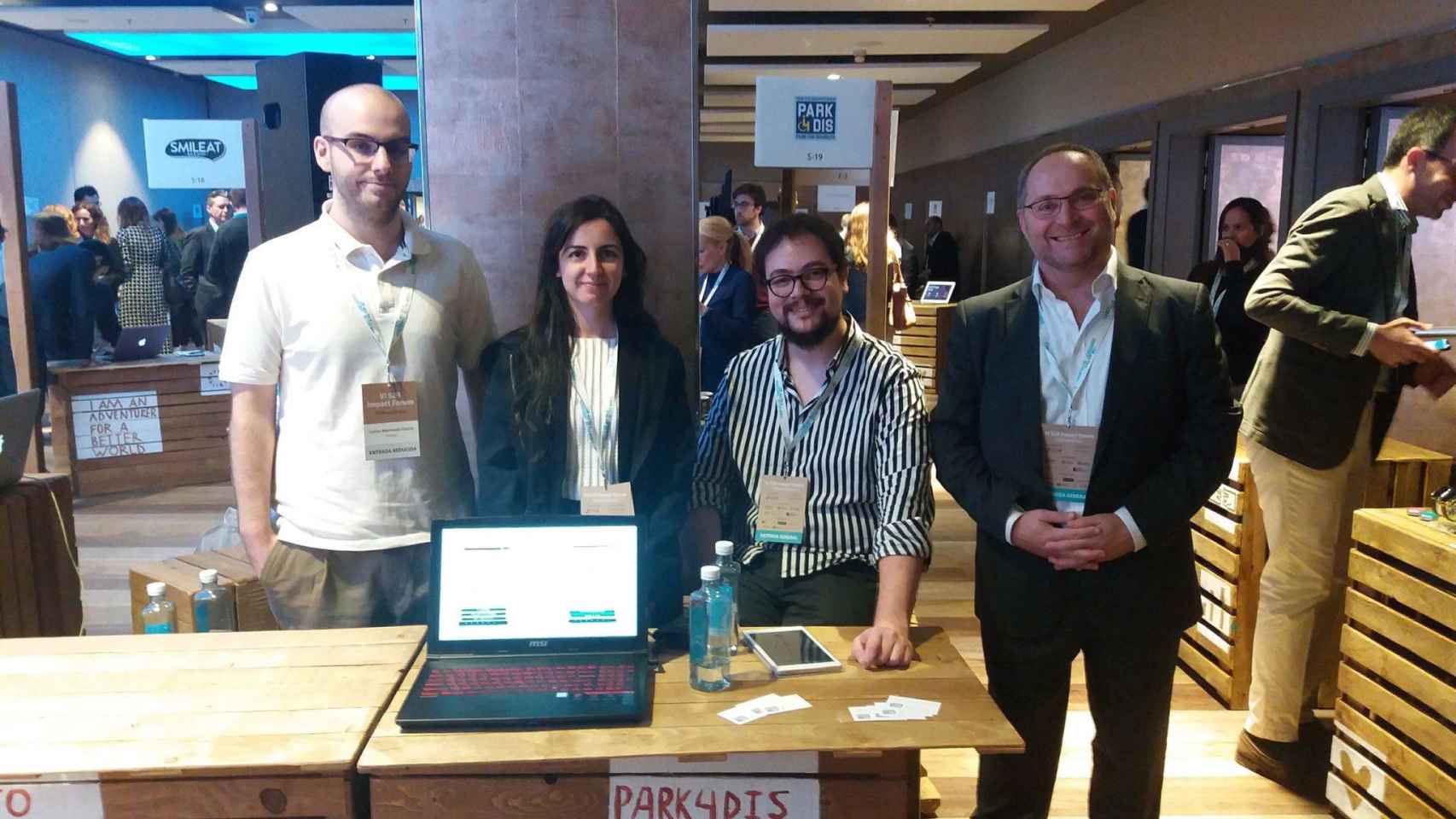 El equipo de emprendedores de la empresa Park4Dis en una presentación de la aplicación / PARK4DIS