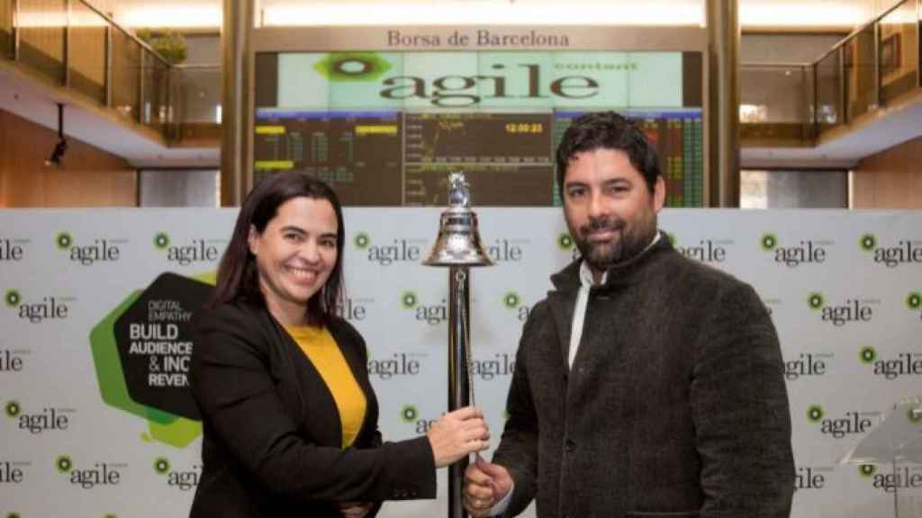 Los fundadores de Agile Content, Mónica Rayo y Hernán Scapusio, en la salida a bolsa de la compañía / CG