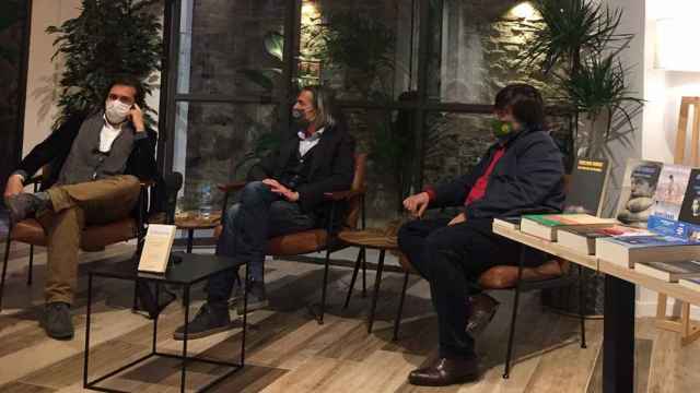 Andreu Jaume, Ignacio Echevarría y Miguel Aguilar, en la librería Byron, en el acto organizado por el CLAC sobre Claudio López Lamadrid / CG