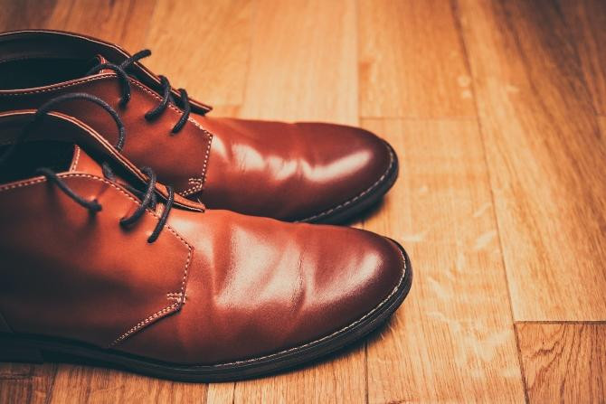 Zapatos de cuero, a los que les va muy bien los polvos de talco / Radek Skrzypczak en UNSPLASH