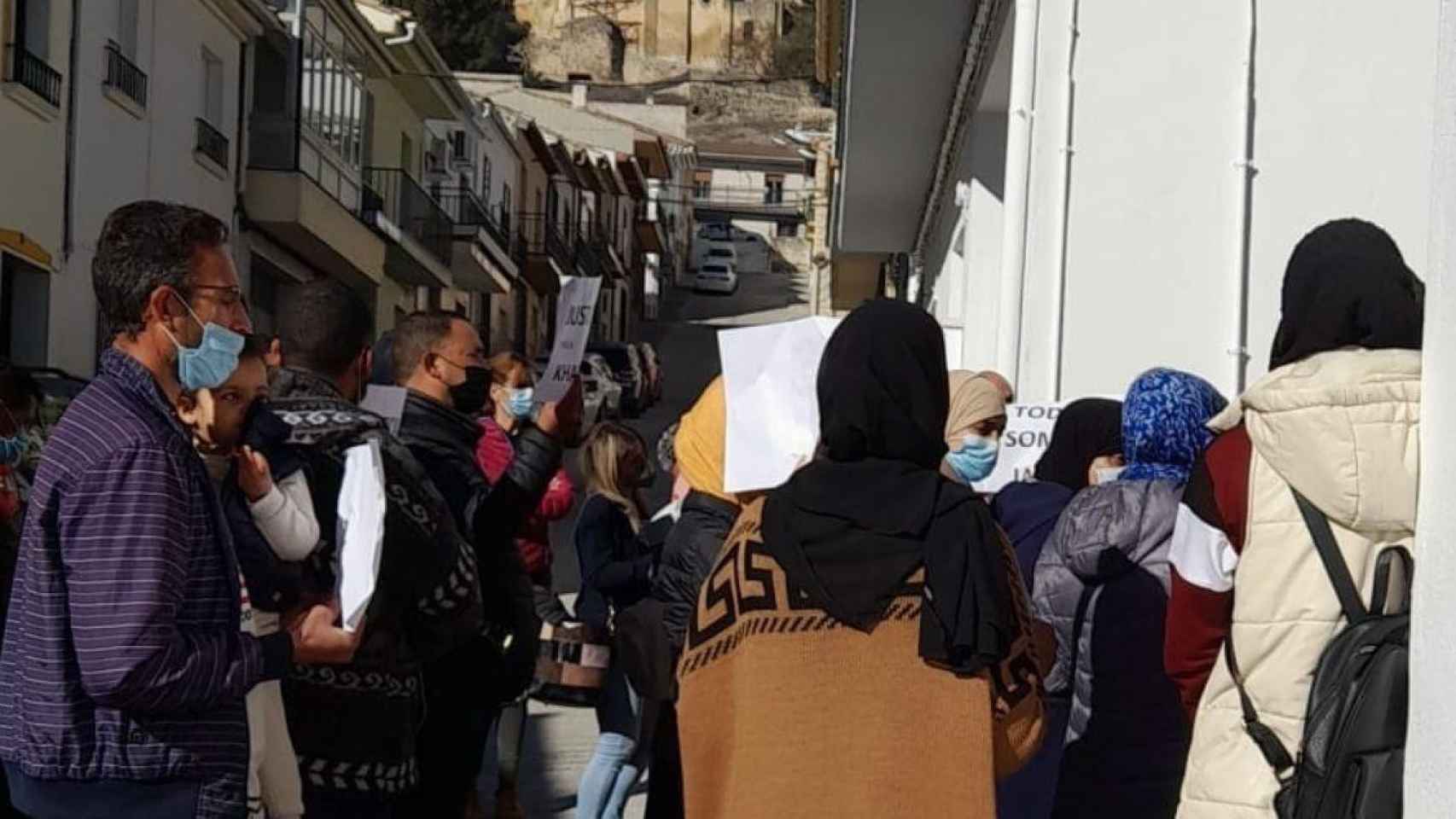 Concentración en Alcalá la Real (Jaén) por el crimen de Khawla, una niña de 14 años / EP