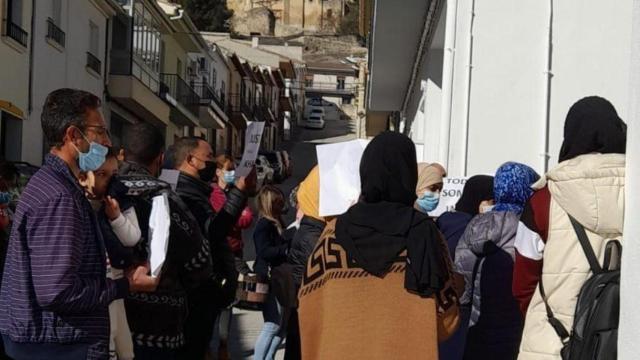 Concentración en Alcalá la Real (Jaén) por el crimen de Khawla, una niña de 14 años / EP