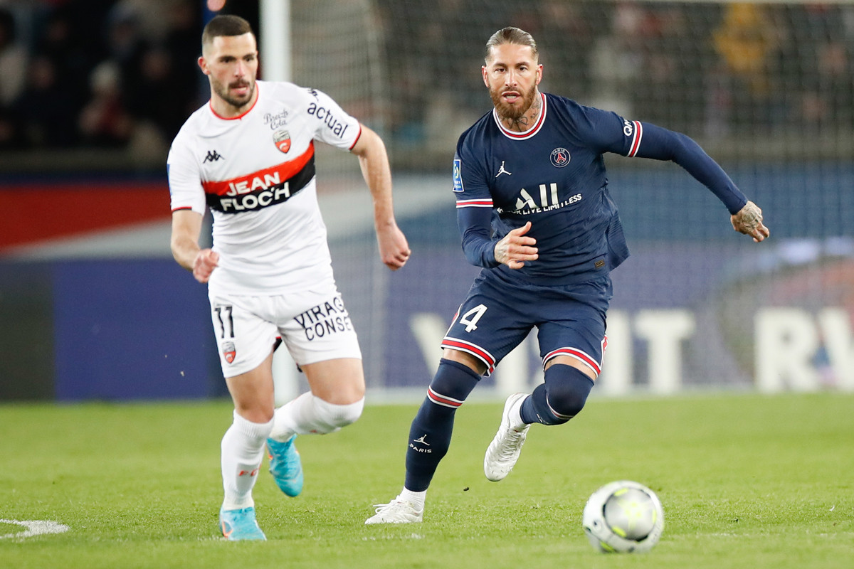 Sergio Ramos, durante el partido contra el Lorient con el PSG / EFE