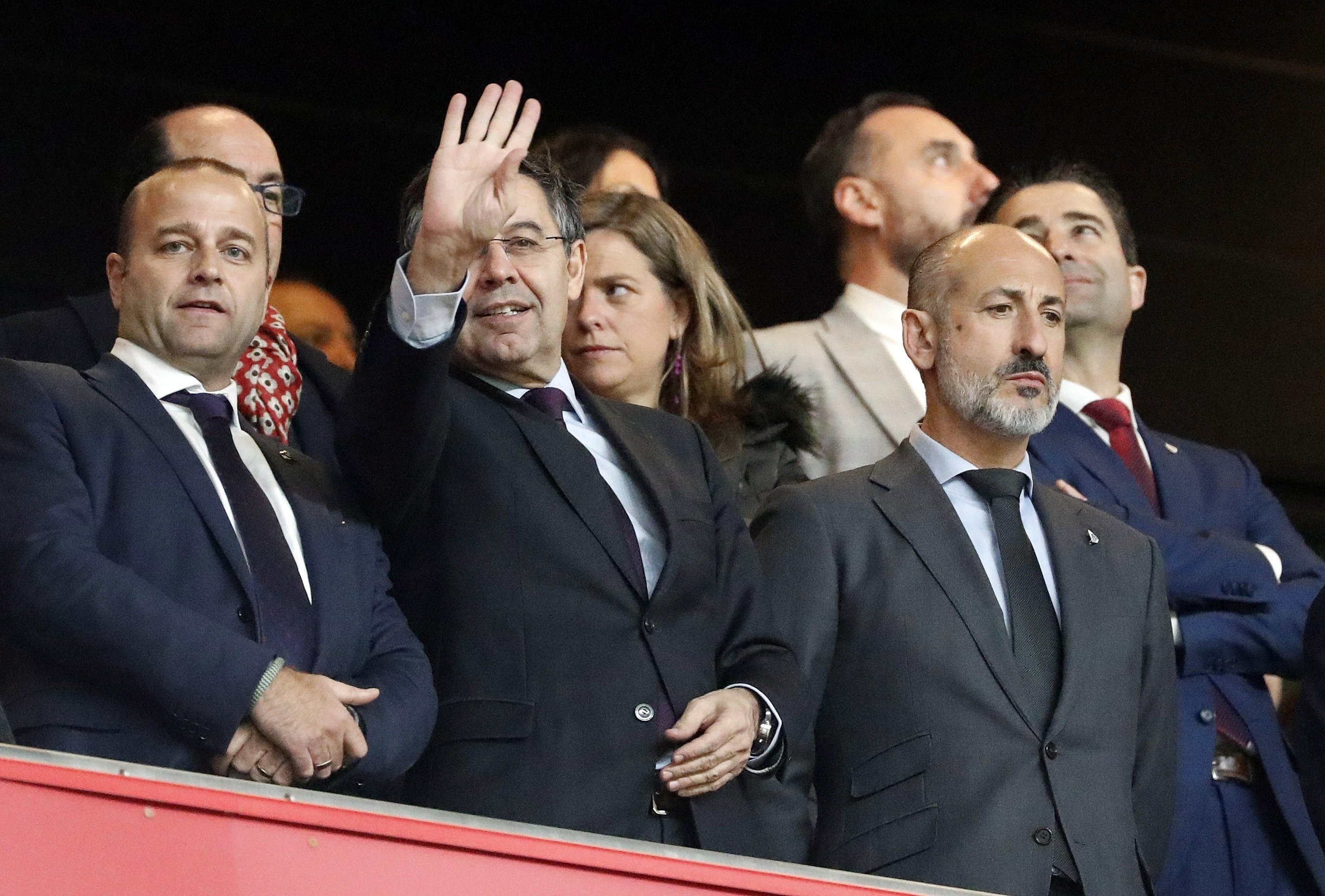 Xavier Vilajoana (izquierda) en el palco de San Mamés con Josep Maria Bartomeu / EFE