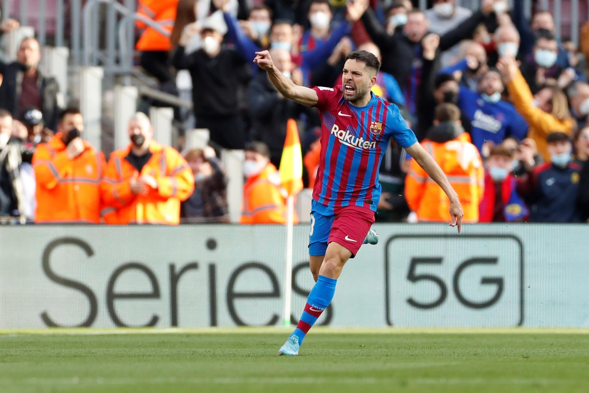 Jordi Alba celebra su espectacular gol al Atlético / EFE