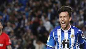 Martín Zubimendi celebra un gol con la Real Sociedad : EFE