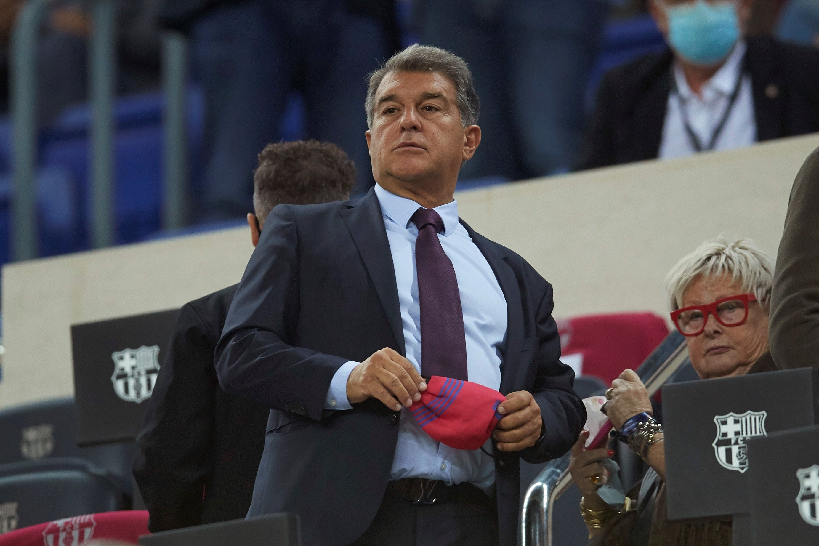 Laporta presidente del Barça en el palco del Camp Nou / EFE