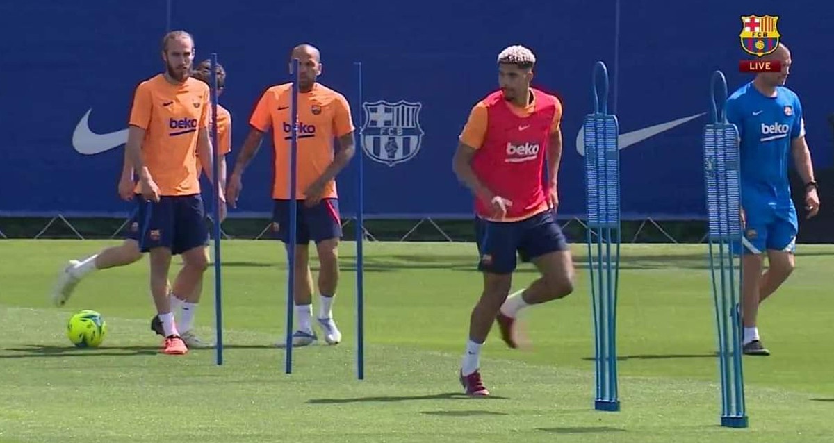 Ronald Araujo, en un entrenamiento del Barça / FCB