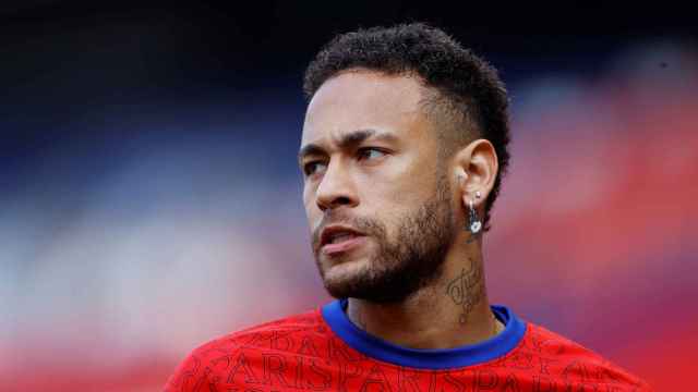 Neymar en un calentamiento con el PSG