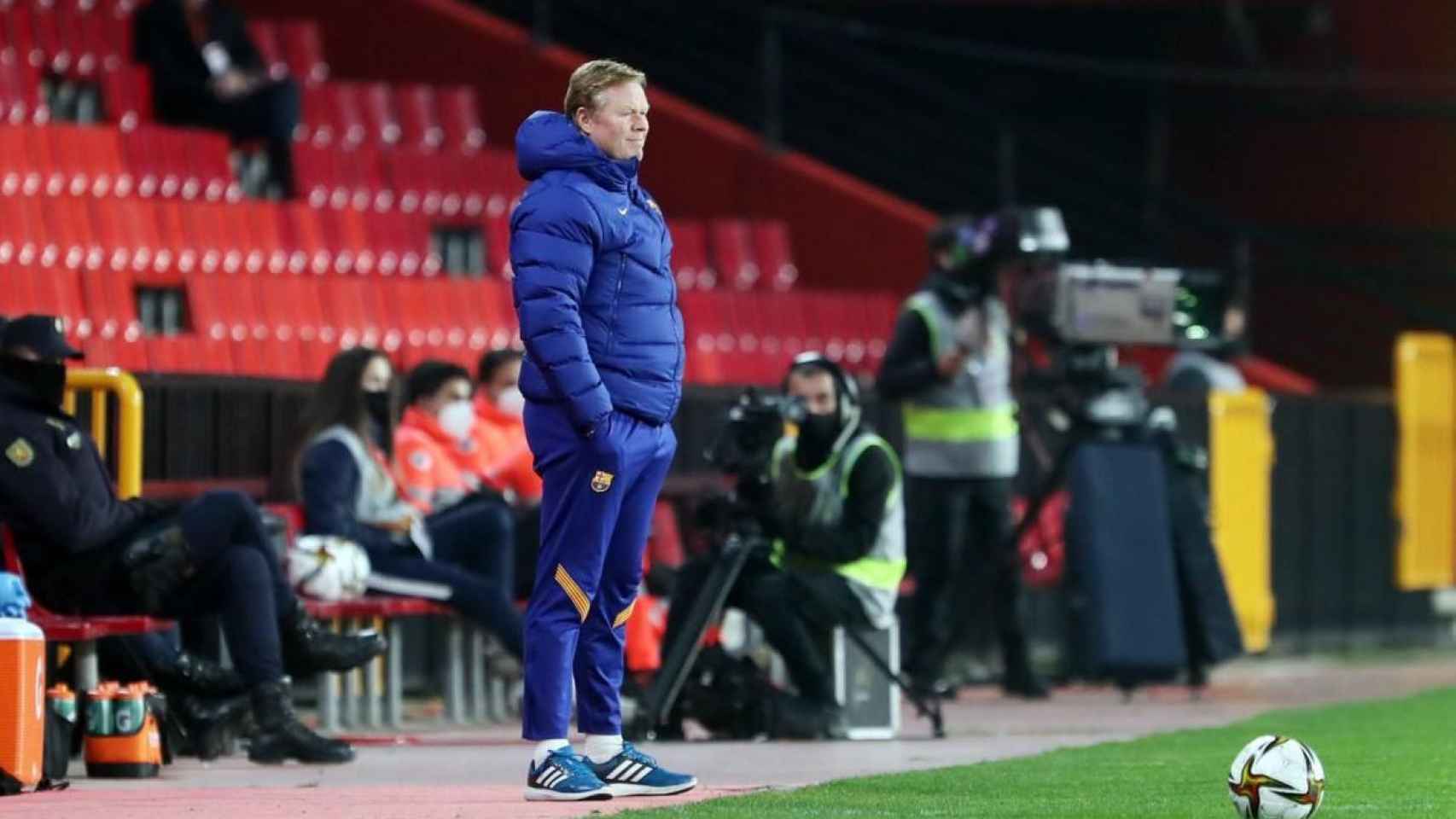 Ronald Koeman en Los Cármenes en el encuentro de Copa del Rey ante el Granada / FCB