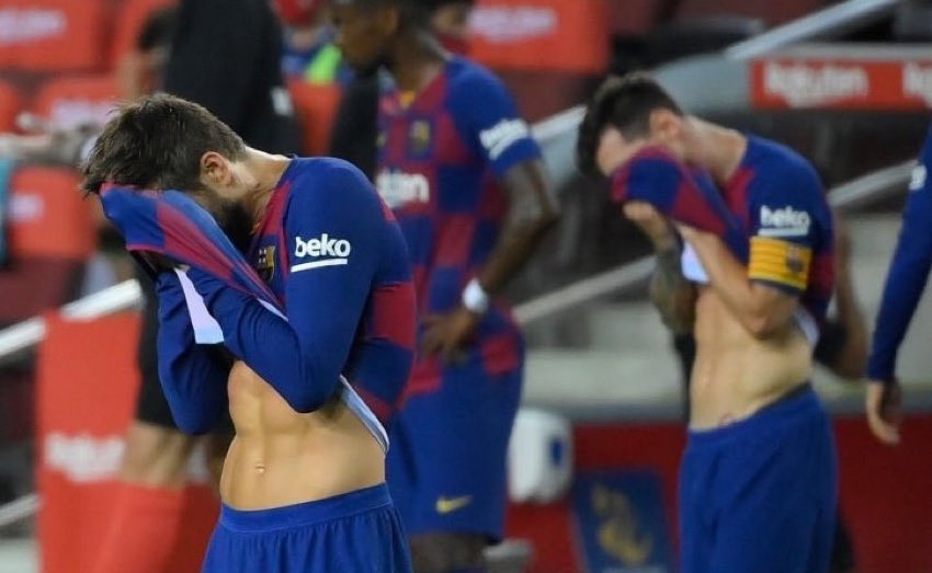 Piqué y Messi, lamentándose ante Osasuna | EFE