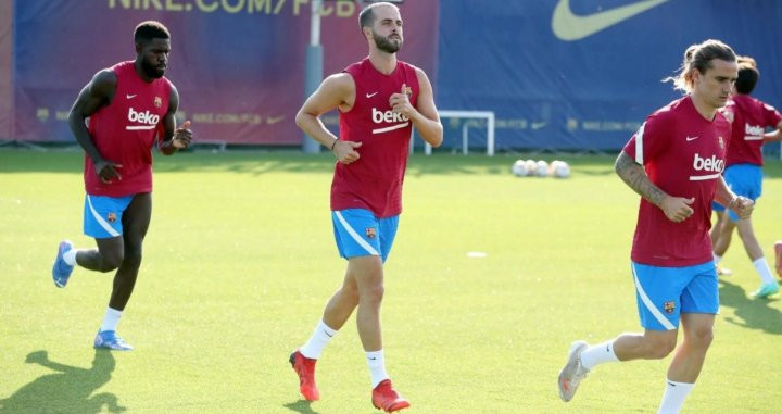 Umtiti, Pjanic y Griezmann entrenando con el Barça / FC Barcelona