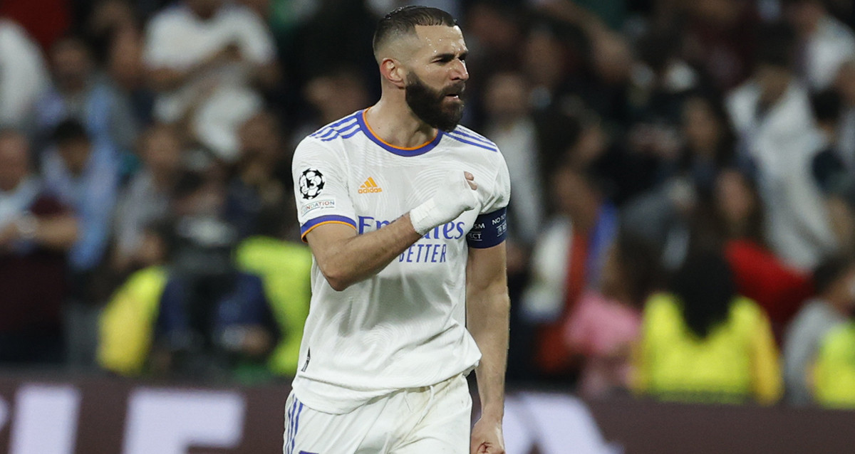 La celebración de Karim Benzema, tras anotar el gol de la victoria del Real Madrid contra el Manchester City / EFE