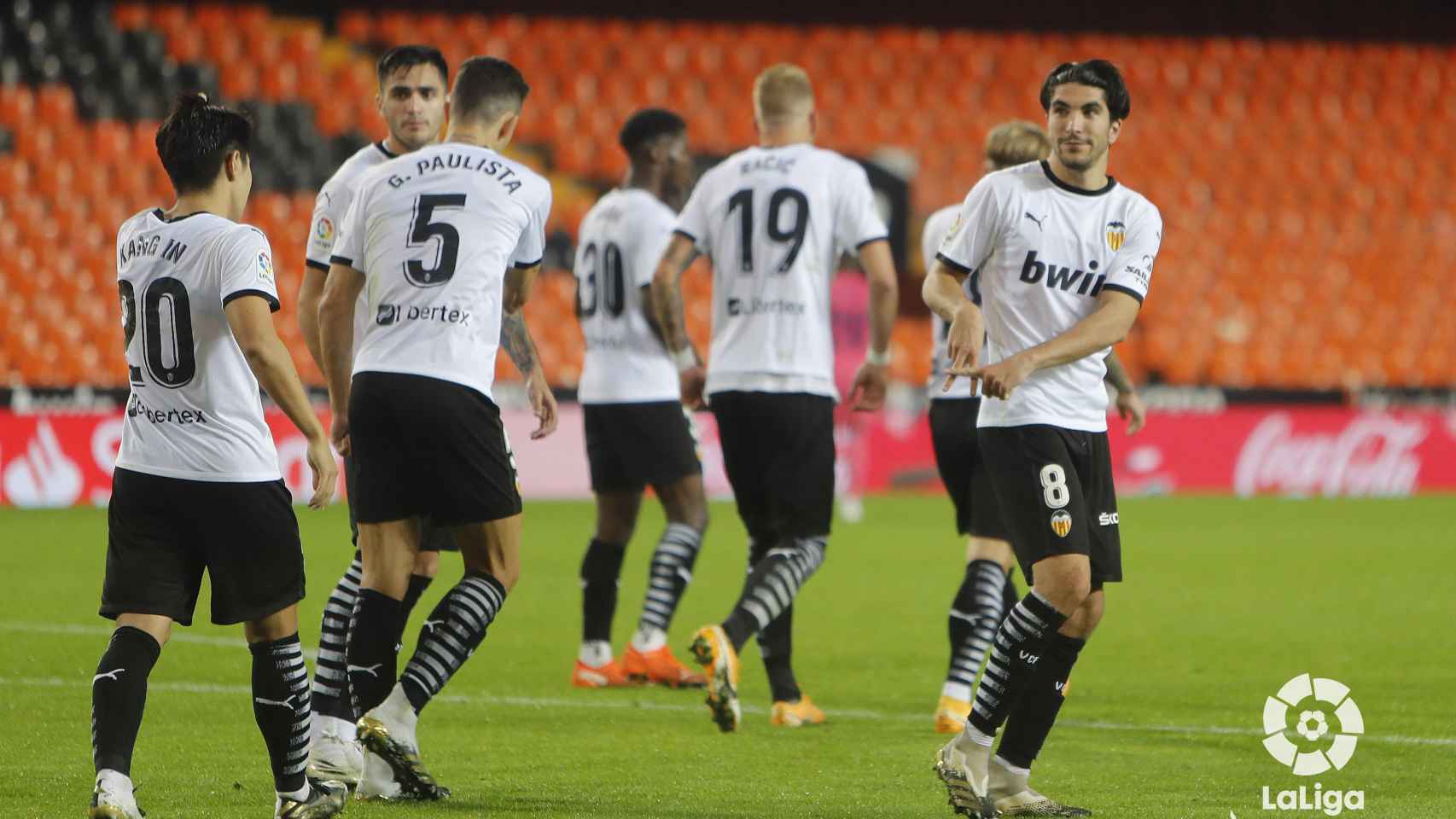 Carlos Soler celebrando un gol contra el Real Madrid con el Valencia / Redes