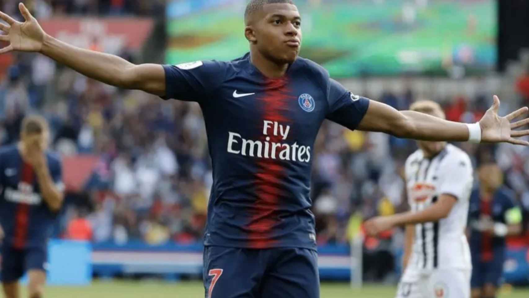 Una foto de Kyllian Mbappé durante un partido del PSG / EFE