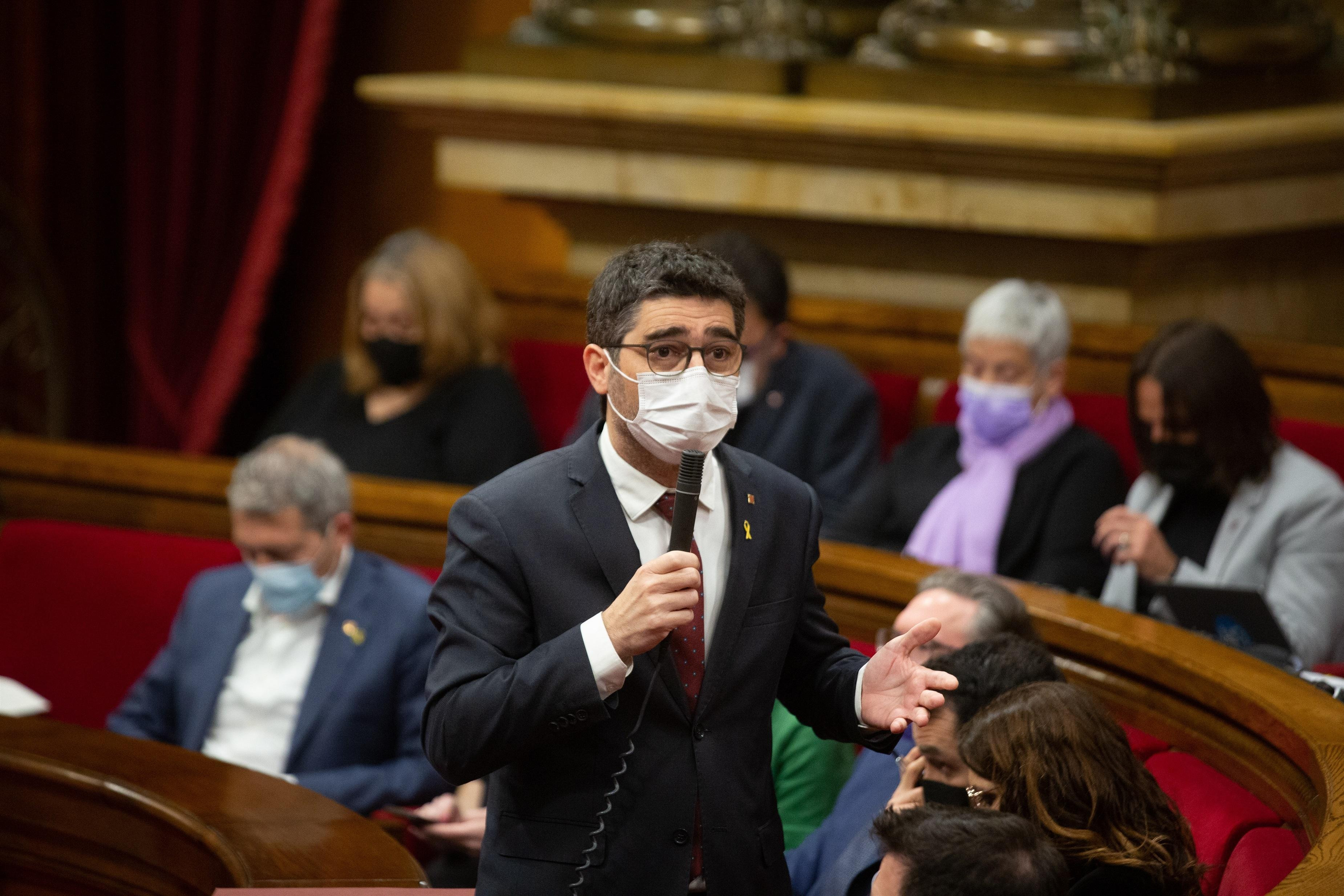 El vicepresidente de la Generalitat y 'conseller' de Políticas Digitales y Territorio, Jordi Puigneró, en una sesión de control en el Parlament / DAVID ZORRAKINO - EUROPA PRESS