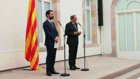 Los presidentes del Parlament y del Govern, Roger Torrent (i) y Quim Torra (d) durante la declaración institucional sobre los escritos de la Fiscalía / CG