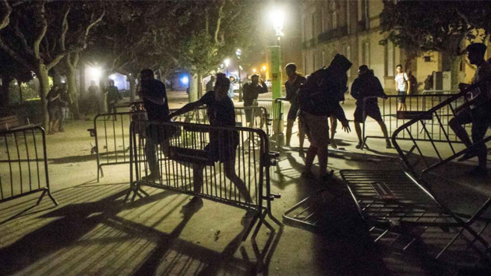 Una imagen de los disturbios violentos ante el Parlament en Barcelona / EFE