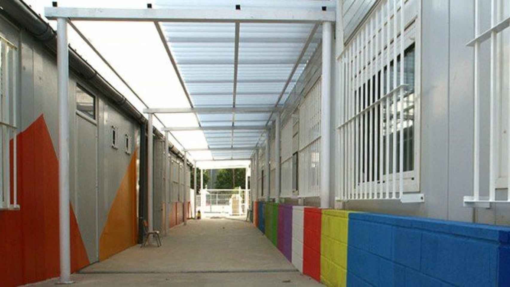 Barracones de la escuela La Maquinista, 'atrapada' por el contencioso entre el Ayuntamiento y el centro comercial  / CG