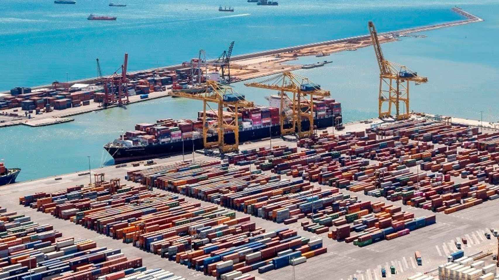 El Puerto de Barcelona, cuyo tráfico de mercancías ha crecido un 7% interanual entre enero y noviembre de 2022 / EUROPA PRESS - PUERTO DE BARCELONA