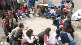 Los okupas de Can Masdéu, durante una actividad de grupo / Cedida