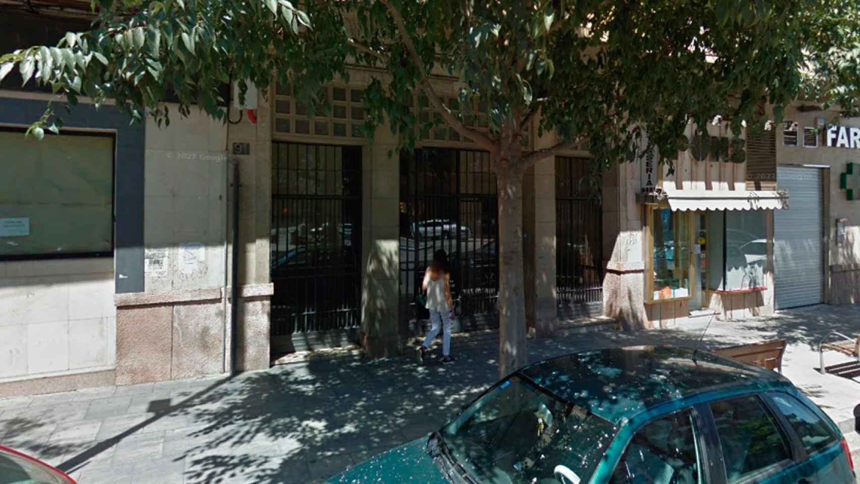 El portal de Lleida donde el conductor de un patinete agredió a dos policías / GOOGLE STREET VIEW