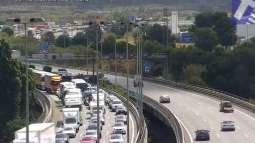 Retención en la AP-7 entre Castellbisbal y Castellví de Rosanes / SCT