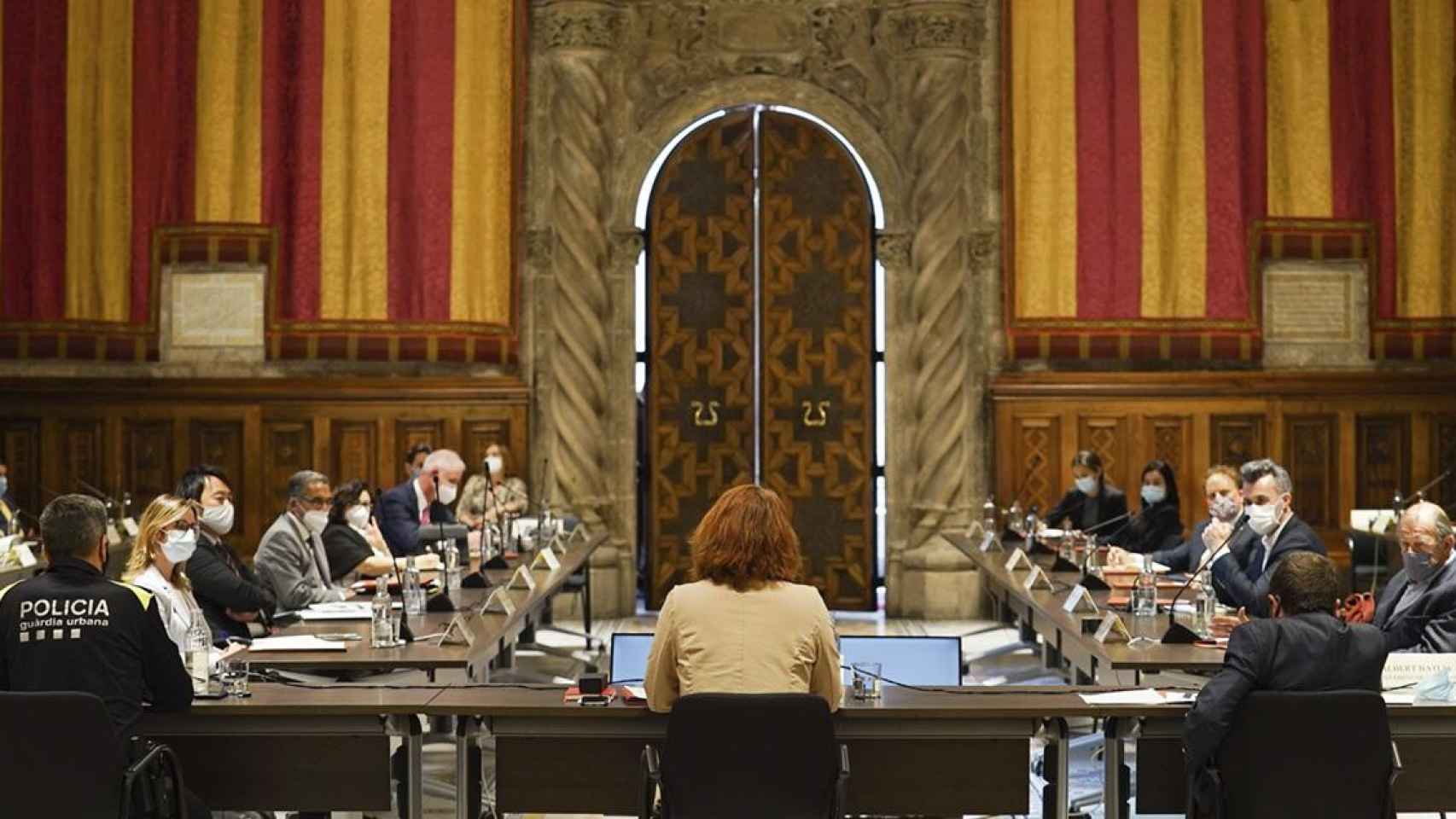 Reunión del Ayuntamiento de Barcelona con el cuerpo consular