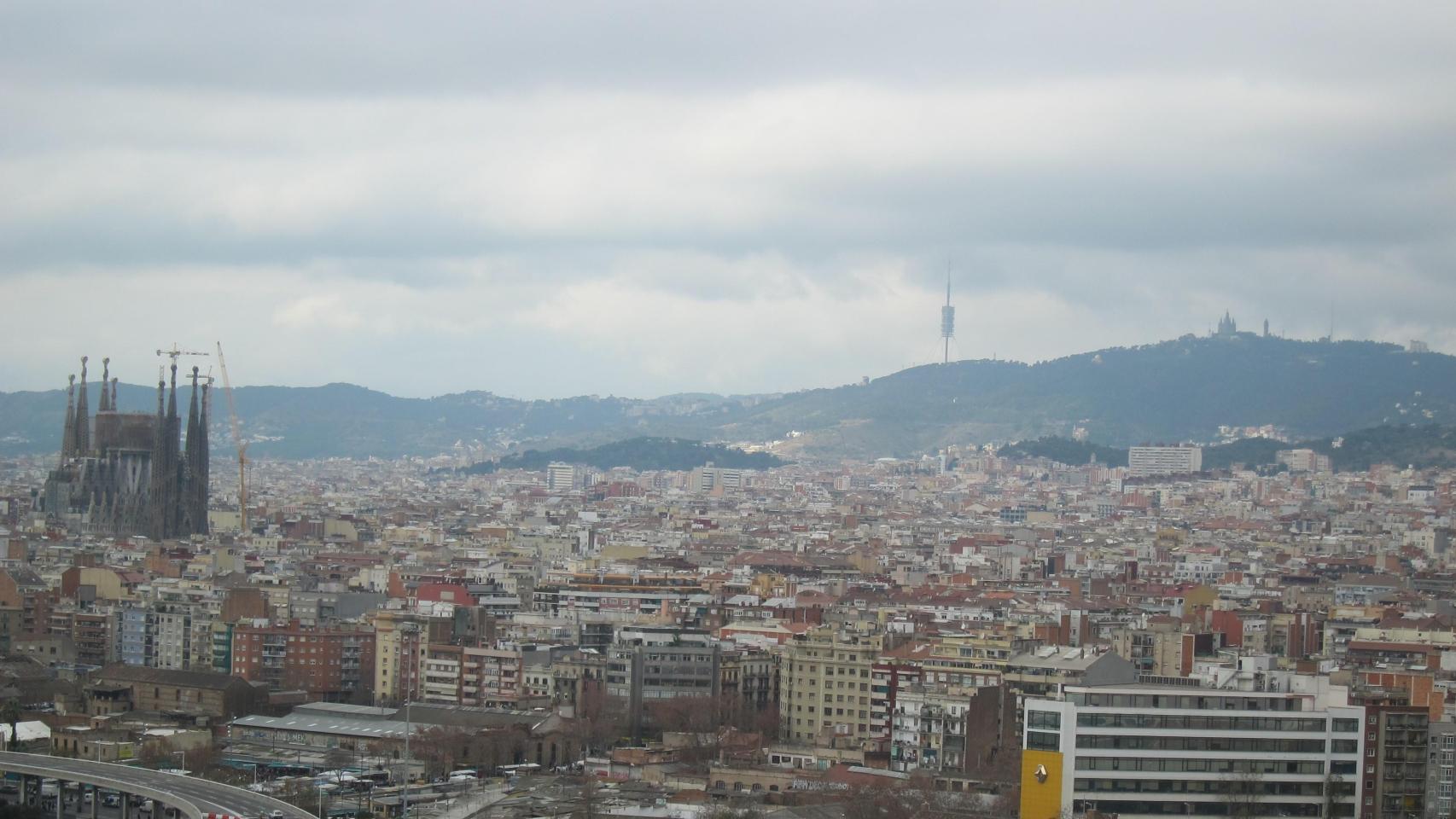 Cielos nubosos con posibles precipitaciones sobre la ciudad de Barcelona, Cataluña / EUROPA PRESS