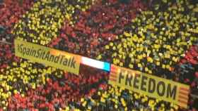 Los lemas del independentismo en el Camp Nou, el estadio del Barça, durante el partido con el Real Madrid / CG