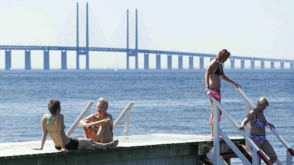 Un grupo de mujeres suecas bañándose en el municipio de Malmö, en Suecia