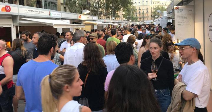 Asistentes a la 39 edición de la 'Mostra de Vins i Caves de Catalunya' / CG
