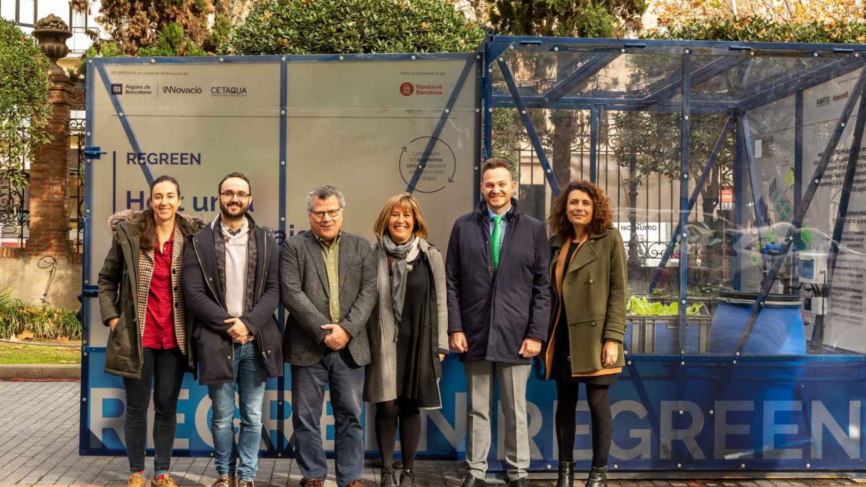 Marina Arnaldos, directora de crecimiento de Cetaqua, Álvaro Mayor, project manager de Cetaqua, Meartí Domènech, coordinador de Acción Climática de la Diputación, Núria Marín, presidenta de la Diputación, Felipe Campos, consejero delegado de Aigües de Barcelona, y Catalina Balseiro, directora de Innovación y Conocimiento de Aigües de Barcelona / AIGÜES DE BARCELONA