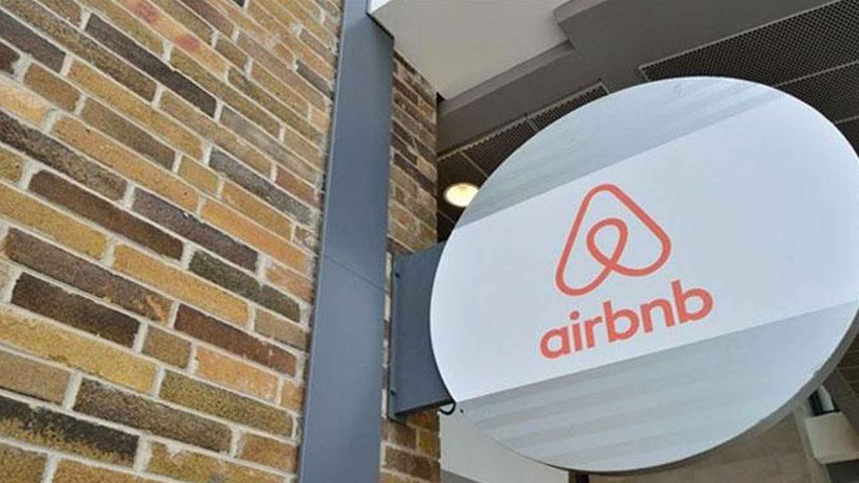 Letrero de las oficinas de Airbnb / EUROPA PRESS