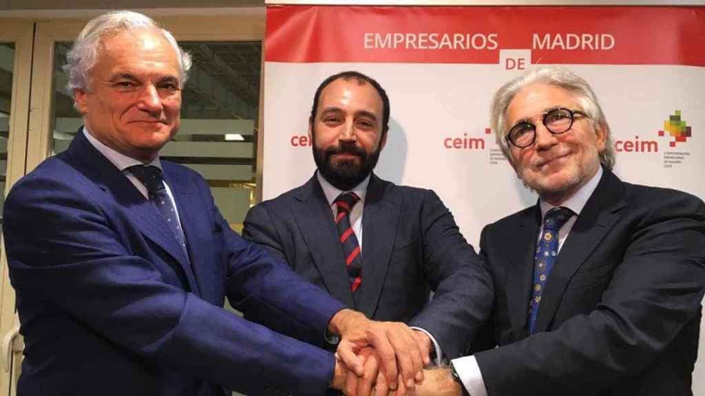 El presidente de Foment del Treball, Josep Sánchez Llibre (d), el de CEIM, Miguel Garrido (i), y el concejal de Empresa de la Comunidad de Madrid, Manuel Giménez (c) / FdT