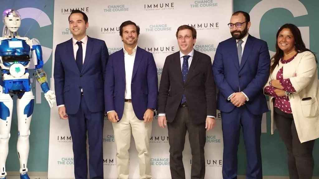 El vicepresidente de la Comunidad de Madrid, Ignacio Aguado, y el alcalde de Madrid, José Luis Martínez Almeida, en la inauguración del centro de formación Immune Technology Institute / EUROPA PRESS