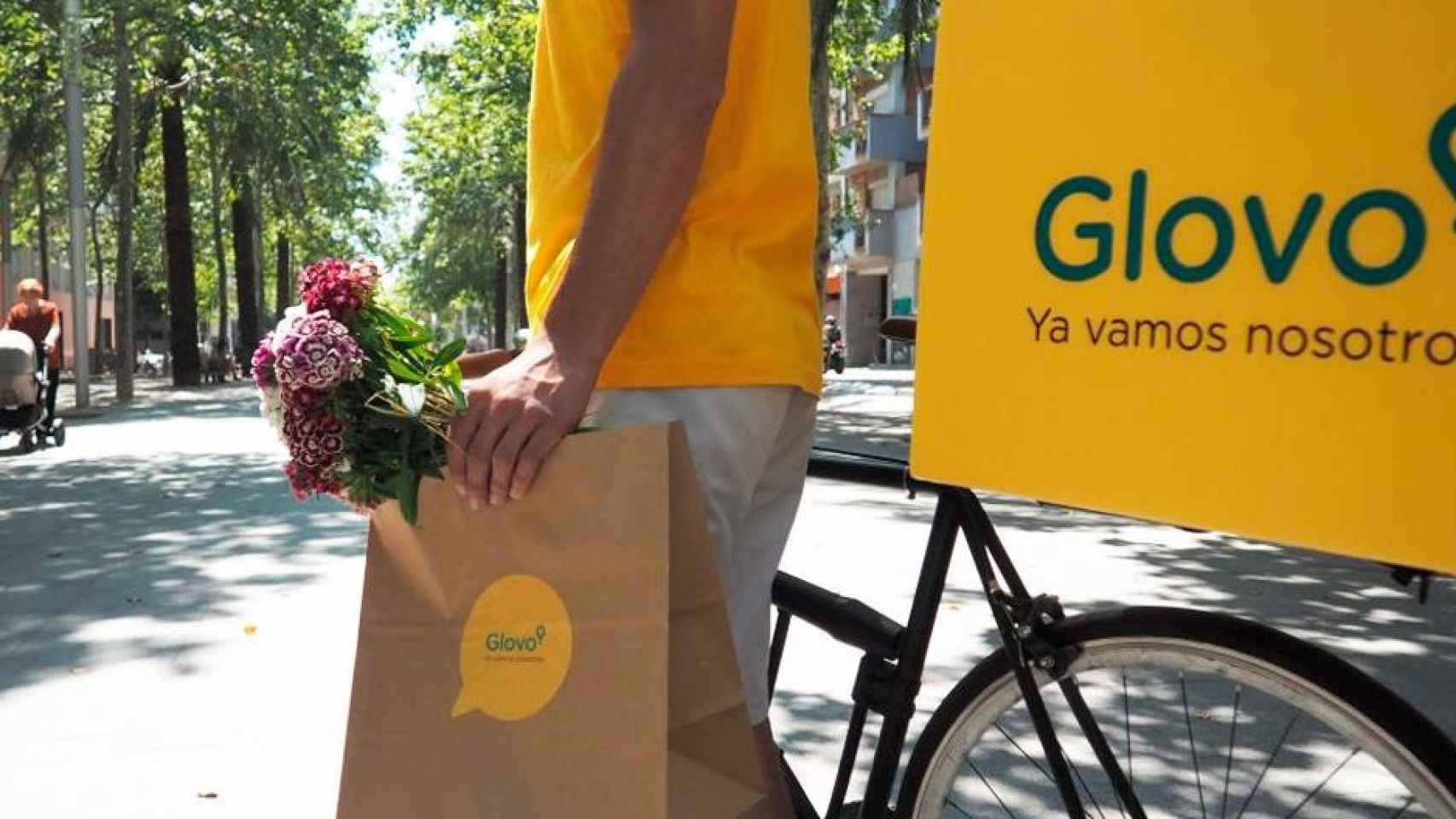 Imagen de un repartidor de Glovo, la intermediaria de reparto que nació en Barcelona / CG