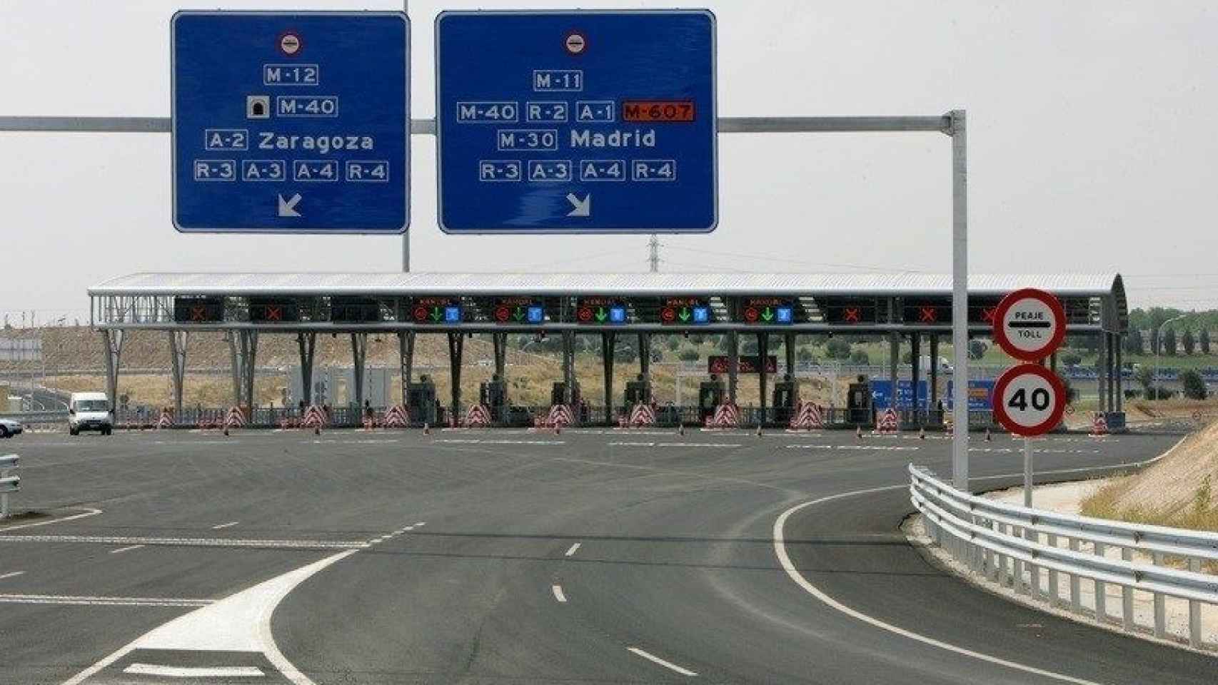 Peaje en una de las autopistas quebradas por las que los fondos acreedores piden 4.500 millones de euros / EP