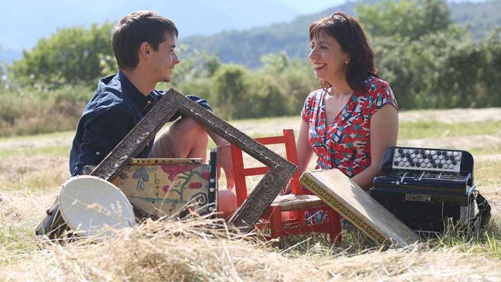 Hombre y mujer en el campo pertenecientes a la agrupación Duet Daura, en referencia a la perspectiva de género / FIRA MEDITERRÀNIA