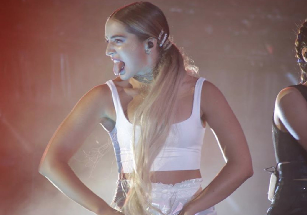 Lola Índigo en un momento de su concierto el pasado lunes en Gijón / INSTAGRAM