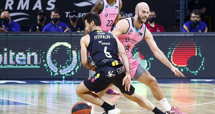 Calathes, en una acción ante el Lenovo Tenerife / EFE