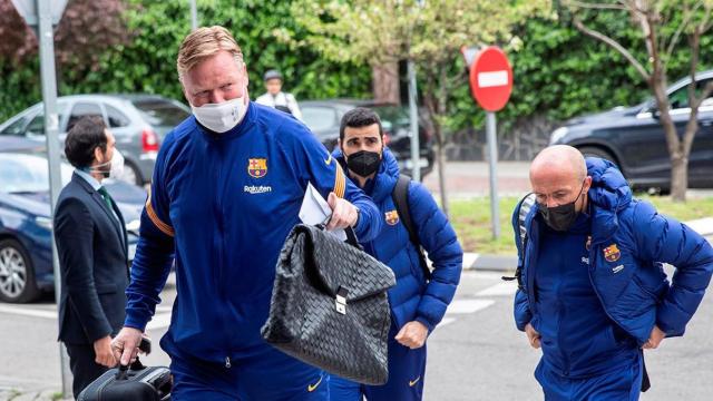 Koeman llega a Madrid con la expedición del Barça / EFE