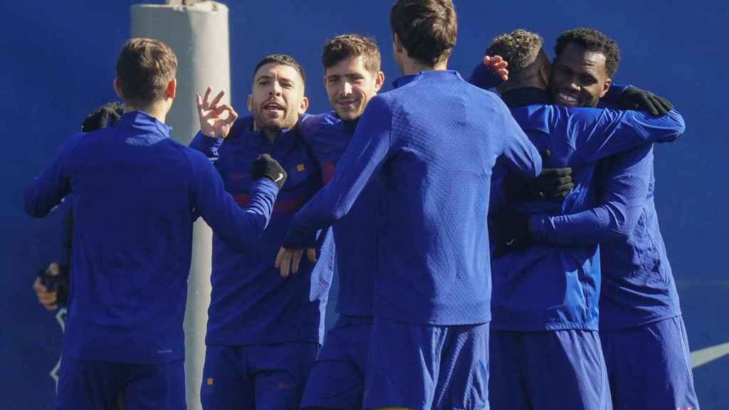 Los jugadores del Barça, en el entrenamiento del sábado previo al partido contra el Cádiz / EFE