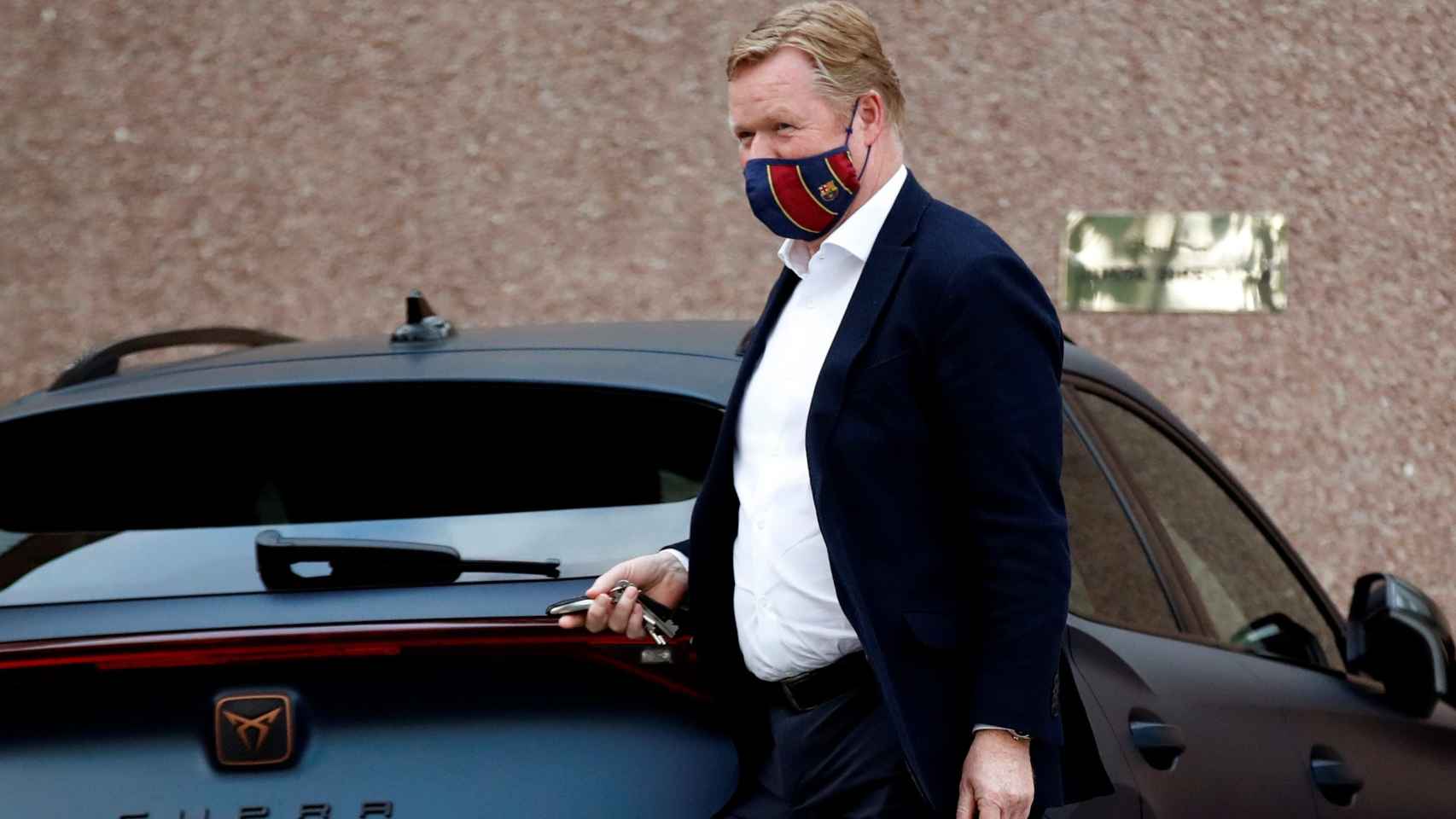 Ronald Koeman, en el parking del Camp Nou, en una imagen de archivo / EFE