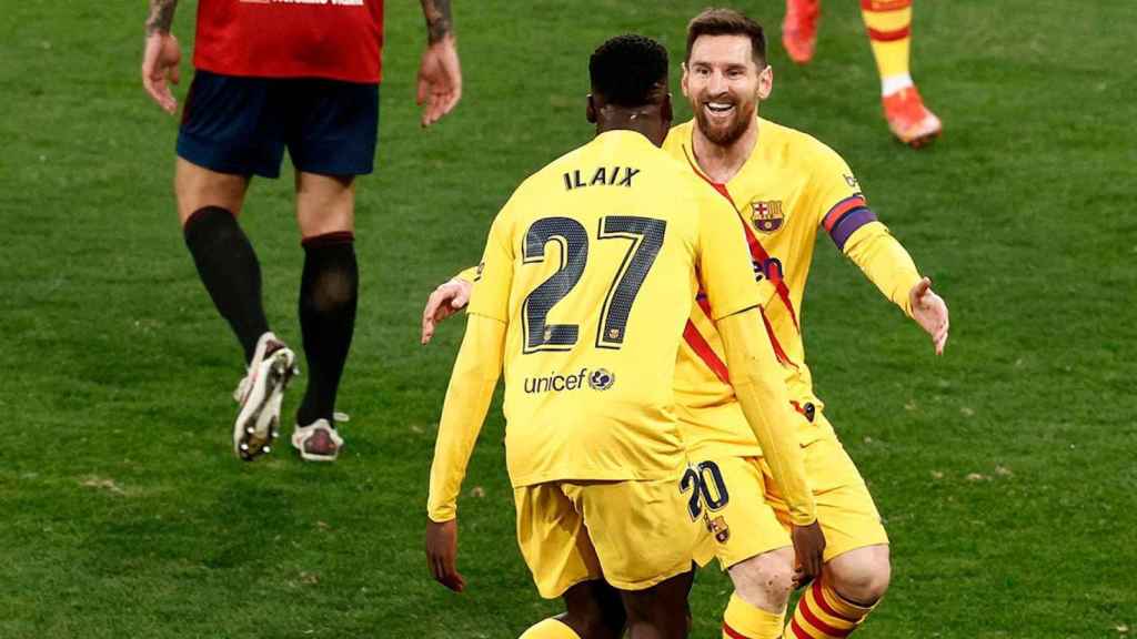 Ansu Fati e Ilaix Moriba celebrando el estreno del canterano ante el Osasuna en Liga / EFE