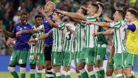 Los jugadores del Betis celebran una victoria en la presente temporada / EFE