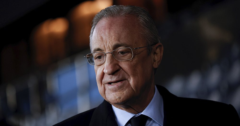 Florentino Pérez, en el viaje a París para la ida de los octavos de Champions League, entre PSG y Real Madrid / EFE