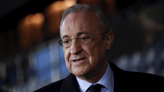 Florentino Pérez, en el viaje a París para la ida de los octavos de Champions League, entre PSG y Real Madrid / EFE